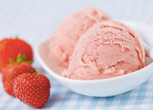 Strawberry & Coconut Ice Cream Strawberry & Coconut Ice Cream