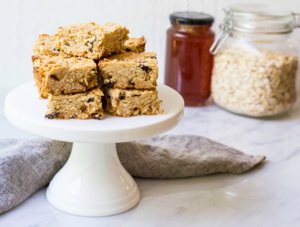 Lunch box-friendly: healthy oat and honey slice Lunch box-friendly: healthy oat and honey slice