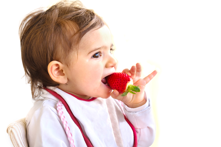 baby eat strawberry newborn eat fruit