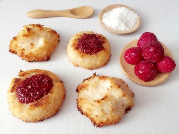 Raspberry chia macaroons Raspberry chia macaroons
