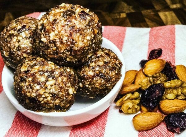 Sticky Fruit and Nut Balls Sticky Fruit and Nut Balls