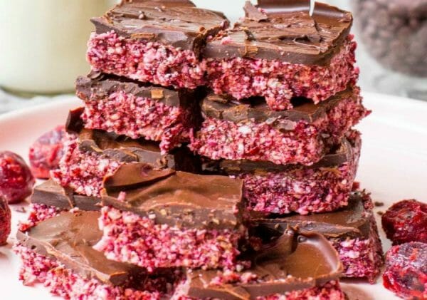 Gluten-free and low calorie cherry chocolate slice Gluten-free and low calorie cherry chocolate slice