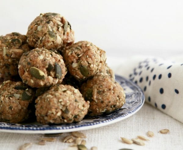 Coconut and Apricot Protein Balls Coconut and Apricot Protein Balls