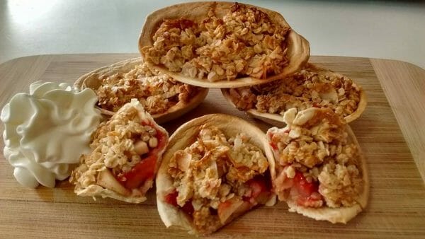 strawberry-and-apple-crumble-bites strawberry and apple crumble bites