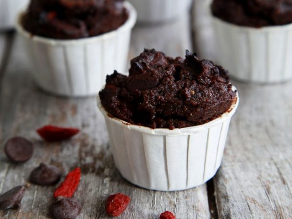 Chocolate and Goji Berry Muffins Chocolate and Goji Berry Muffins