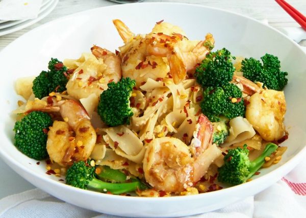 Yummy spring chilli prawn pad Thai Yummy spring chilli prawn pad Thai