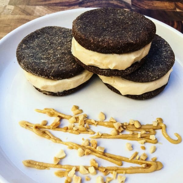 Healthy peanut butter “Oreos” Healthy peanut butter "Oreos"