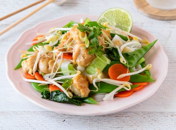Quick and easy chicken satay noodles just 295 calories Quick and easy chicken satay noodles just 295 calories