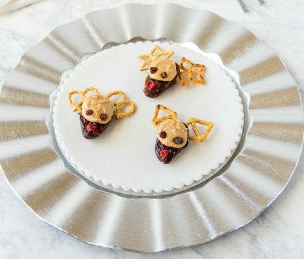 Adorable Date And Pretzel Reindeers Date And Pretzel Reindeers