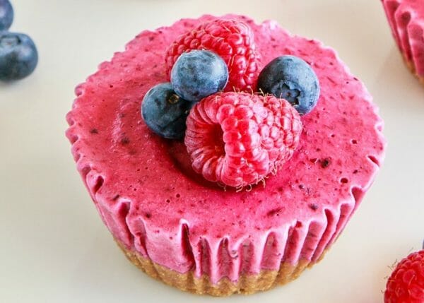 frozen berry cheesecake frozen berry cheesecake