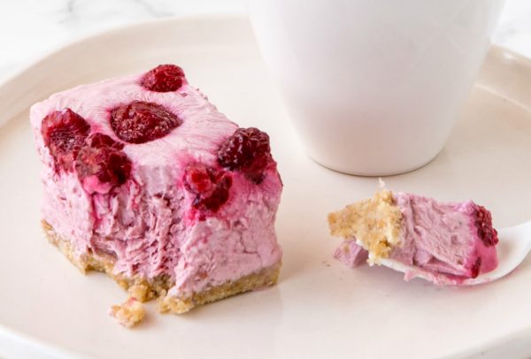 Frozen raspberry cheesecake slice Frozen raspberry cheesecake slice