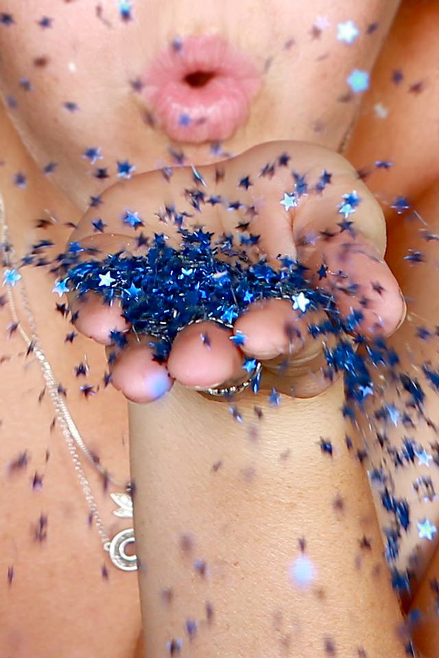baby-gender-reveal-confetti-blowing-via-Andrea-Dixon