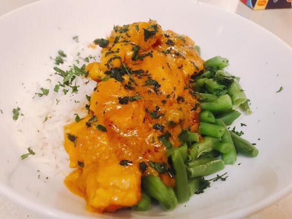 Easy-to-make butter chicken with rice and greens Easy-to-make butter chicken with rice and greens