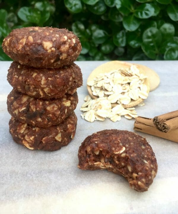 Sticky date, cashew and cinnamon bites Sticky date, cashew and cinnamon bites