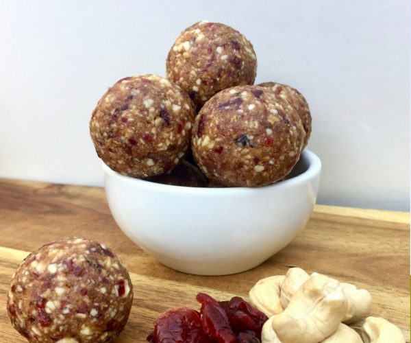 4 ingredient cashew and cranberry bites 4 ingredient cashew and cranberry bites