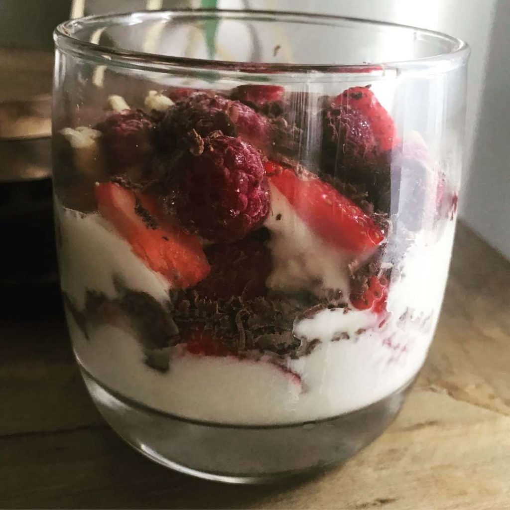 This mum spends $75 and only grocery shops once every 2 months! Strawberry and dark chocolate parfait