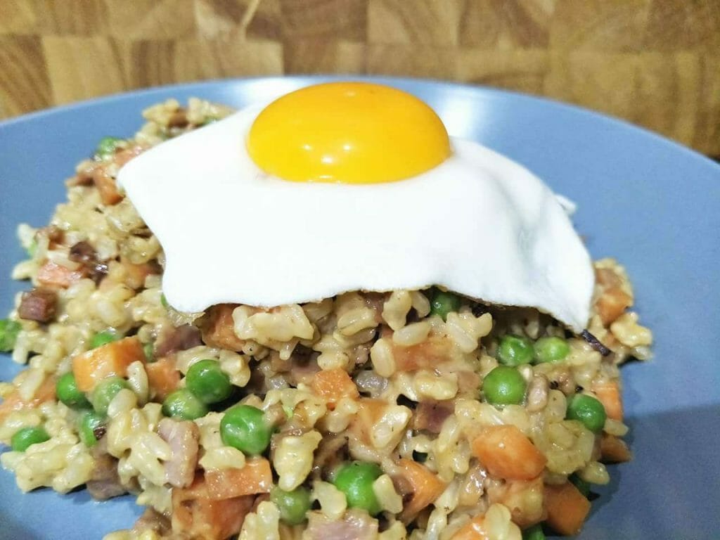 Satay fried rice with egg