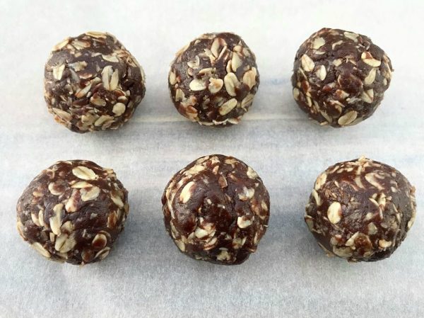 98 Calorie Chocolate Oat Balls 98 Calorie Chocolate Oat Balls