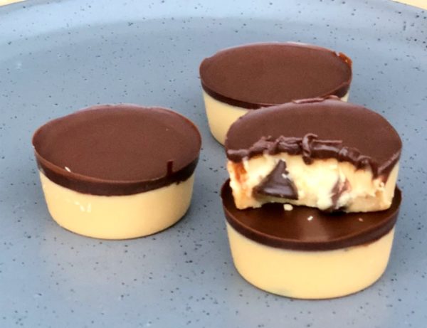 Cassie’s 4 ingredient Choc Chip Peanut Butter Fudge Bites Cassie's 4 ingredient Choc Chip Peanut Butter Fudge Bites