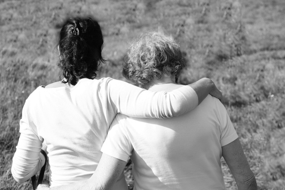 Women start morphing into their mums when they hit 33, claims new research