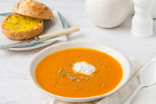 RosemaryRoastedPumpkinSoupGarlicTurmericBread_2600-JJ_HR